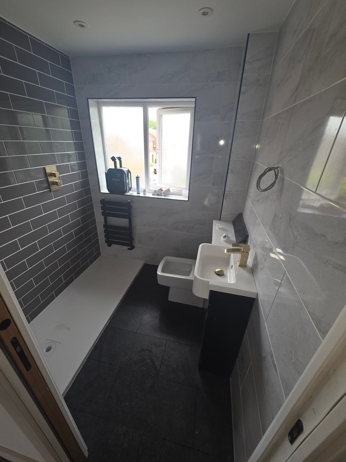 Walk-in shower, black and marble-effect tiling