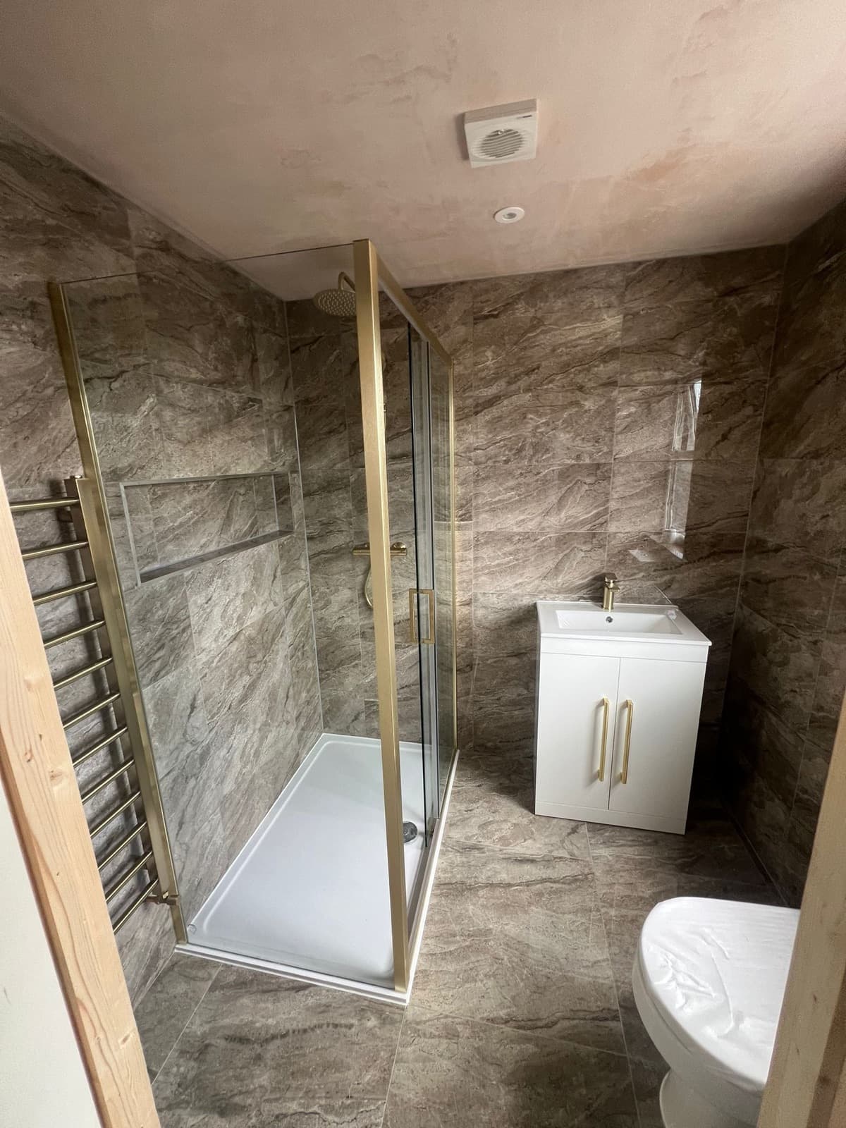 En-suite fit-out, brushed gold fittings